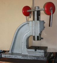 Screw press, knuckle-joint press and arbor press