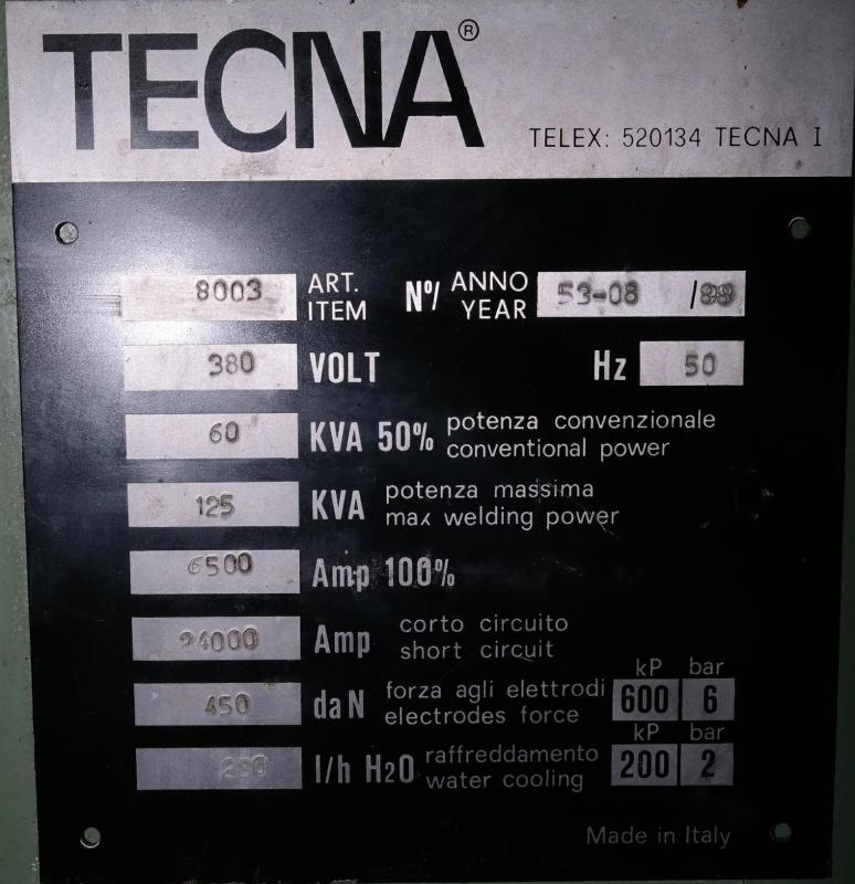 fabrikat Tecna 125 Kva, max 60 kva/50%. Udlæg 400 mm. Luftcylinder, fodpedal, diverse elektroder. Sikkert ikke alle i kassen der er til denne. Nyere.