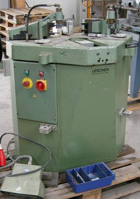 til aluprofiler. Fabrikat Lescher PV 10 E. Elektrohydraulisk. Lidt styr samt værktøj.   1986.