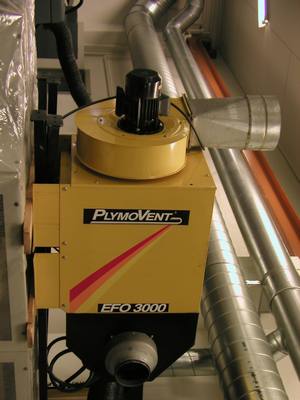 Plymovent elektrostatisk filter til olietåge. 3000 m3/time. Kun lidt brugt. Årg 1996. Incl ventilator.