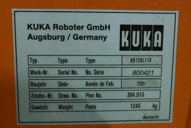 fabrikat Kuka, løfteevne 150 kg. Type KR 150L110 årg 2001. Med sokkel 1250 X 1750 X 730 mm. Samt styring, manualer og kabler. Ca 3 m  radius.