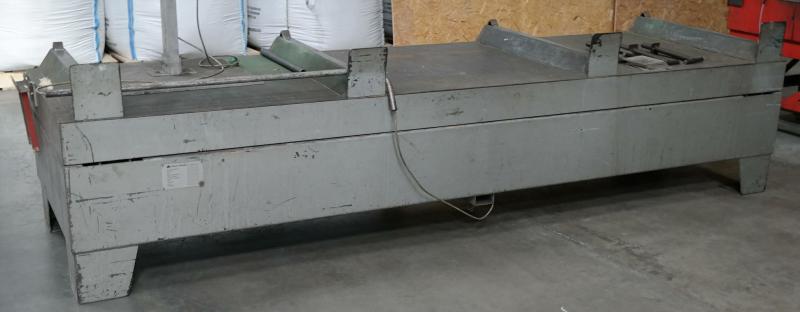 Bizerba digital 25-1500 kg med 0,5 kg deling. Vægt er til 2000 kg. bord 1000 x 3400 mm.