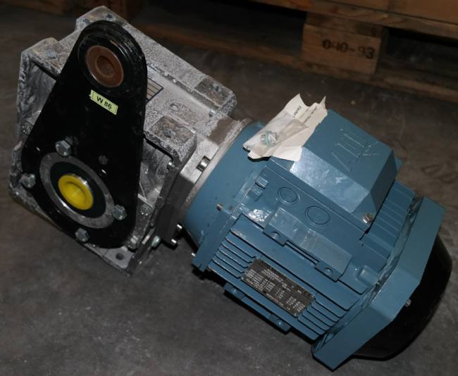 Abb motor 1400 o/min 1,5 kw. Bonfiglioli gear rsf 3 stk type W86 U40  1 stk W86 U 86. Hulgear Ø 35 mm. ubrugt
