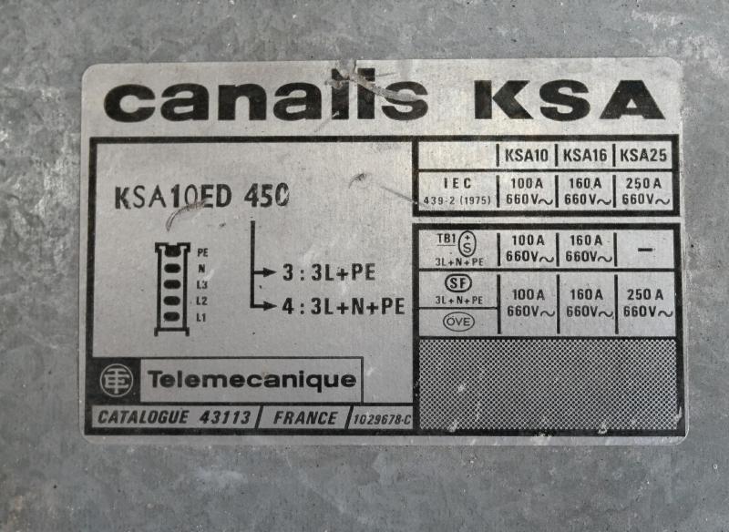 fabrikat Canalis model KSA. 5 meter skinner. type KSA10ED 450 100 ampere, samt KSA25ED 450 250 ampere. Der er tilkoblinger, samt ophæng. Bokse 1 stk. KSA250BT 42 250 amp. 1 stk. KSA02 SD41 25 amp. 5 stk. KSA125 SF41 125 amp.