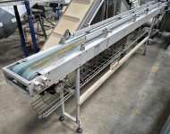 150 x 2850 X H 860 mm. Alu stel, glat bånd, gearmotor med variator, sidestyr.